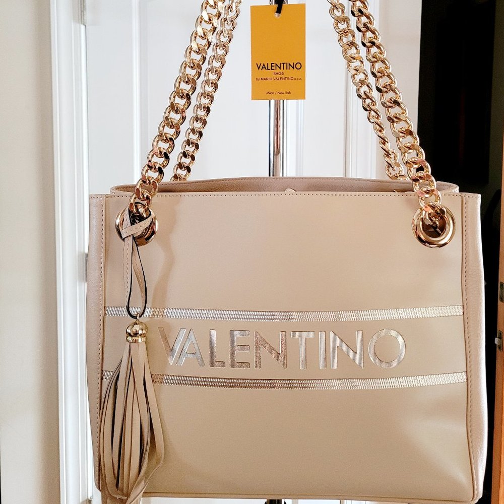 β€οΈ SOLD β€οΈ. Authentic Valentino Leather Cream Shoulder Bag - Picture 2 of 7